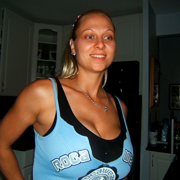 Meet your Posher, Laurie - Picture 1 of 3